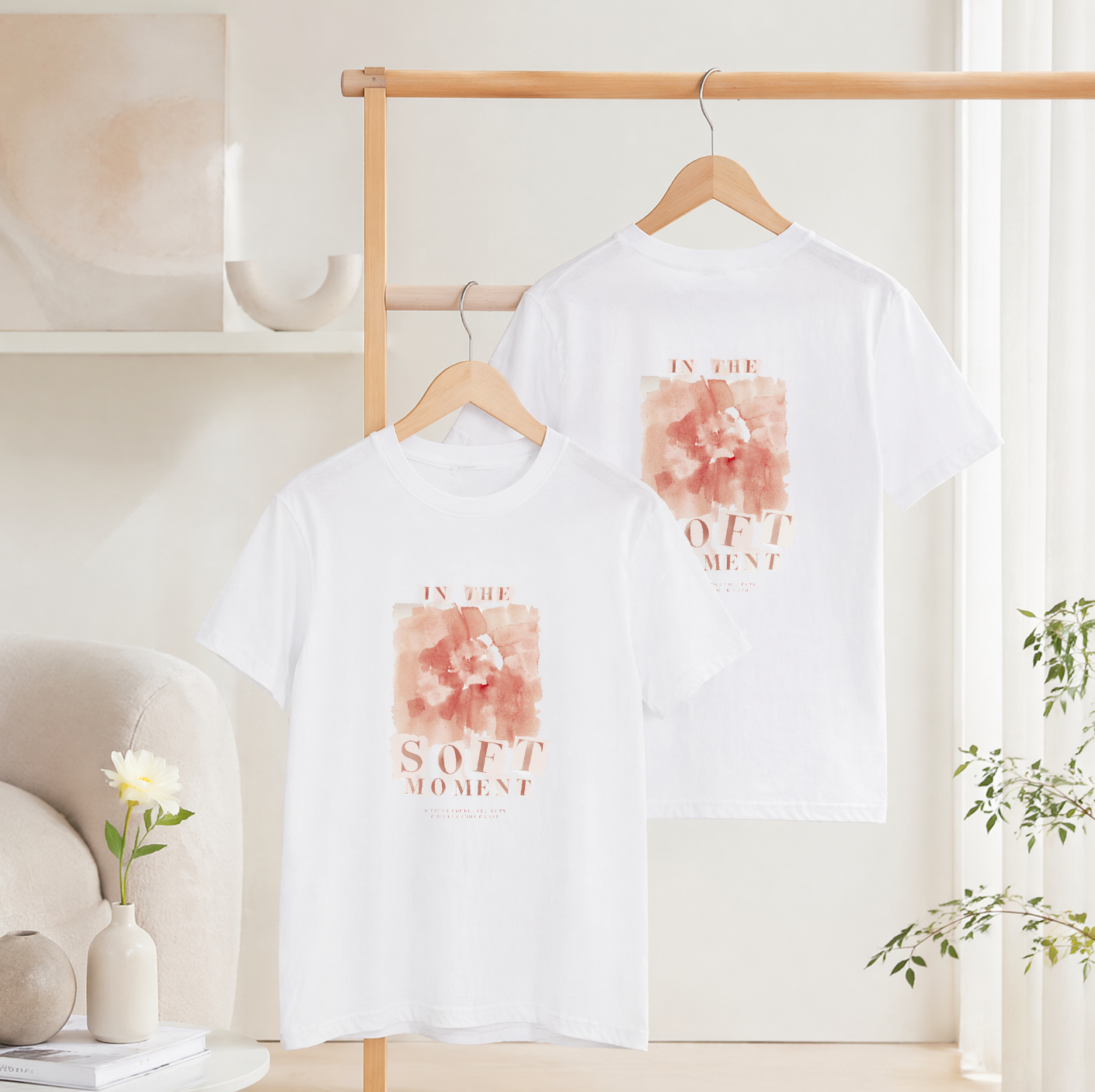Blütenschatten, Serie „Freihandzeichnung“, beidseitig bedrucktes T-Shirt aus Baumwolle